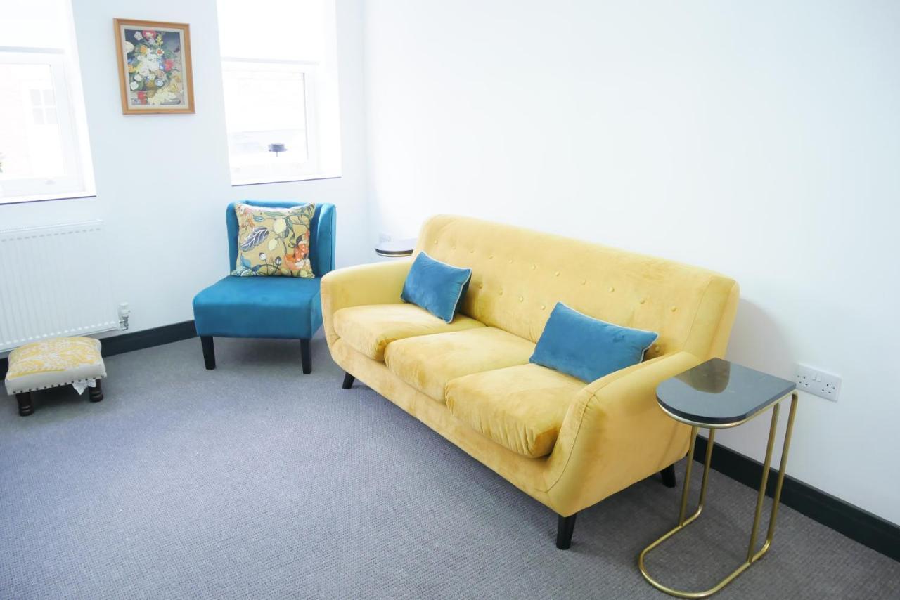 One Bedroom Luxury Ground Floor Apartment With Parking In Heart Holt Голт Екстер'єр фото